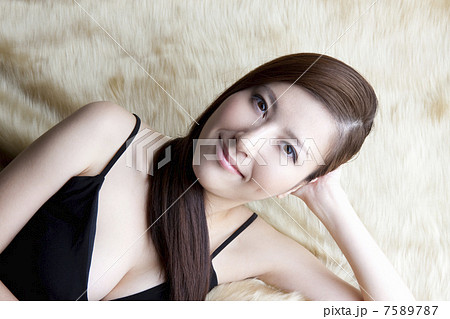 ロングヘアーの女性 ロングヘアーの女性 7589787