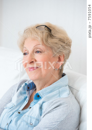 Senior woman portrait, at home with white hair Senior woman portrait, at home with white hair 7591054