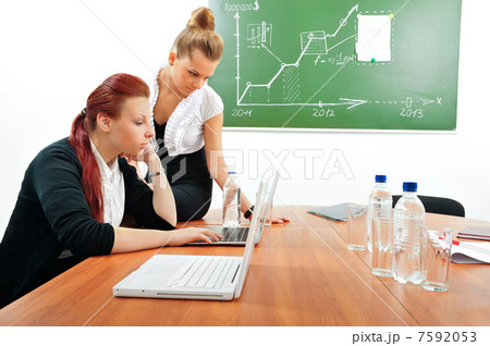 Portrait of two young business women at their office 7592053