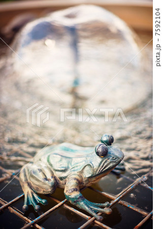 Decorative fountains in garden, effuse water Decorative fountains in garden, effuse water 7592104
