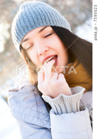 Portrait of young beautiful girl having fun outdoors in winter f Portrait of young beautiful girl having fun outdoors in winter f 7595023