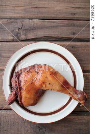 グリルしたスパイシー骨付きチキンレッグ 7598620
