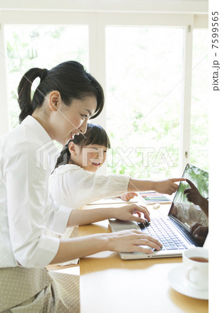 ワーキングマザー 7599565