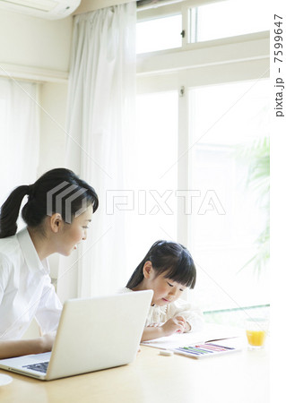 ワーキングマザー 7599647