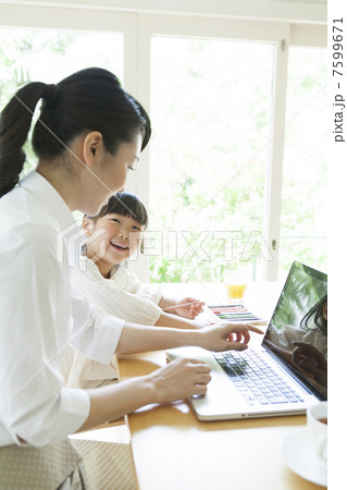ワーキングマザー 7599671