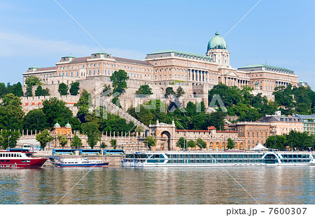 Budapest morning view Budapest morning view 7600307