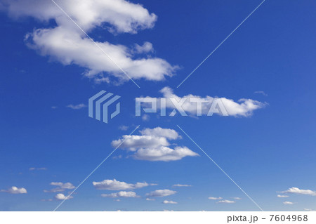 面白い形の雲の写真素材 [7604968] - PIXTA