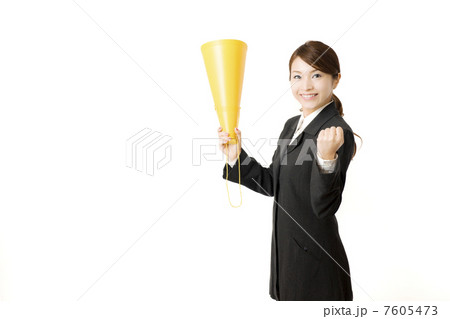 メガホンと女性社員 メガホンと女性社員 7605473