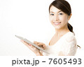 タブレットPCと女性 7605493