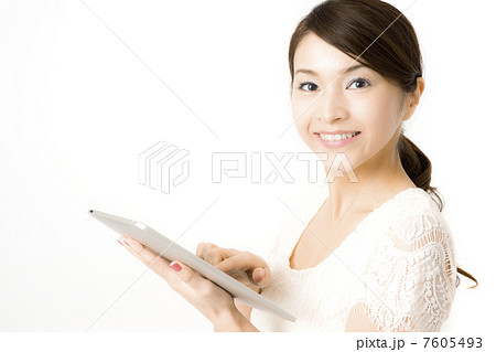 タブレットPCと女性 タブレットPCと女性 7605493