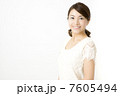 カジュアルな女性 7605494