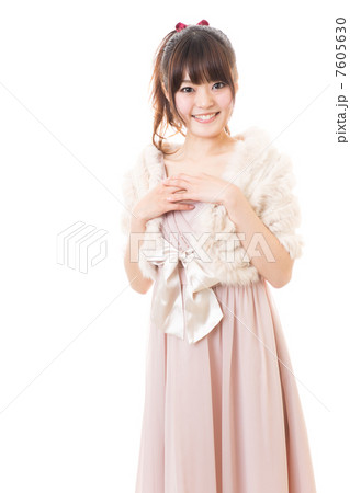 ドレスを着た女性 7605630