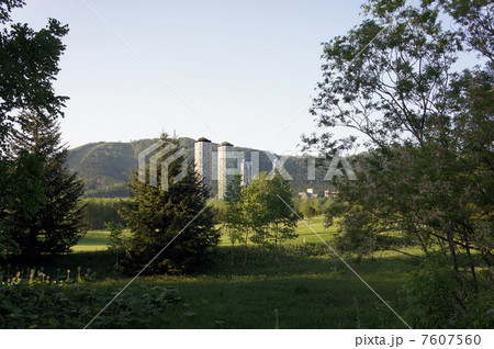 山の高層ホテル 7607560