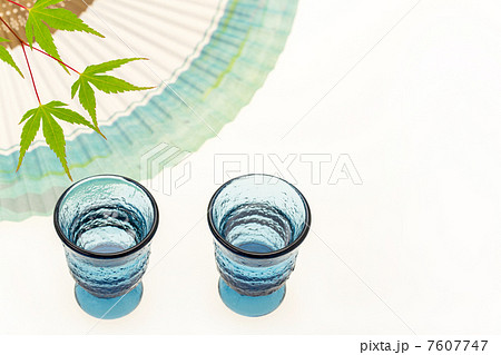 冷酒と扇子ともみじ 7607747