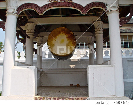 仏教寺院「ワット・マイ」の太鼓（ルアンパバーン／ラオス） 7608672