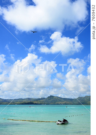 グアム・ココス島の海と青空 グアム・ココス島の海と青空 7609432