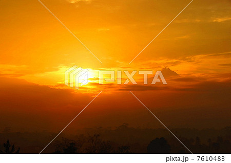 6月 ムラピ山・朝日10ボロブドゥール寺院 6月 ムラピ山・朝日10ボロブドゥール寺院 7610483