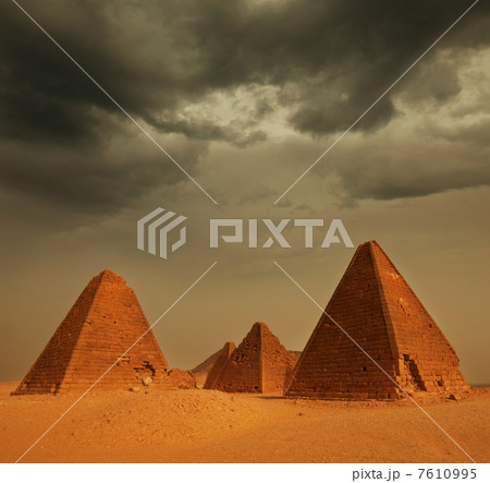 Pyramid in Sudan 7610995