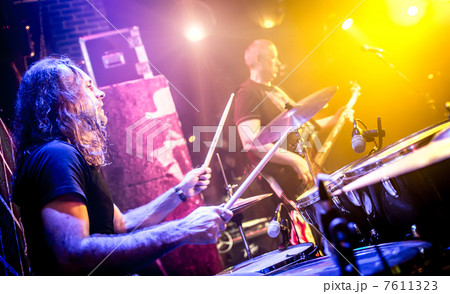 playing drums 7611323