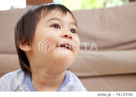 笑顔の男の子 7613036