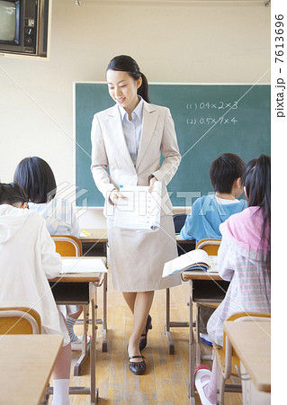 小学校の授業風景 小学校の授業風景 7613696
