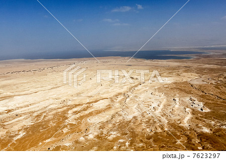 イスラエル世界遺産、マサダの要塞から望む死海 イスラエル世界遺産、マサダの要塞から望む死海 7623297