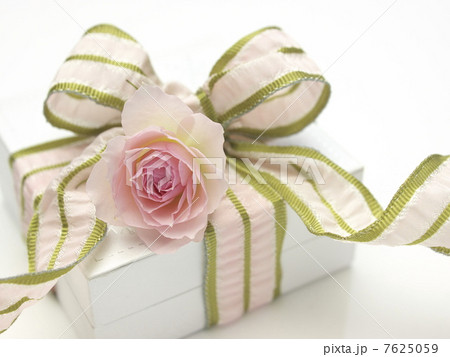 リボンとバラ 7625059
