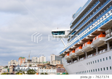 Luxury cruise Ship 7627374