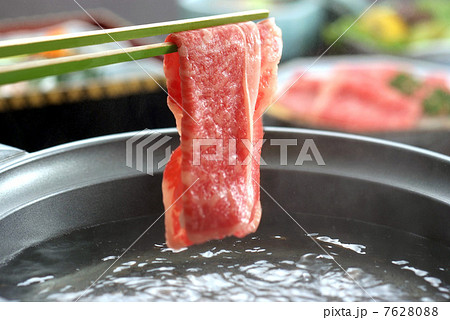 肉 牛肉 肉料理 しゃぶしゃぶ 牛しゃぶ 鍋 鍋料理 和食 牛 の写真素材