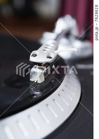 Turntable playing vinyl record with music 7628628