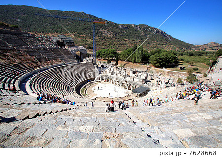 エフェソスの古代遺跡の大劇場 7628668