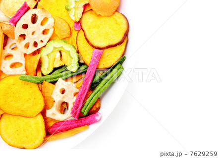 カラフルな野菜チップス 7629259