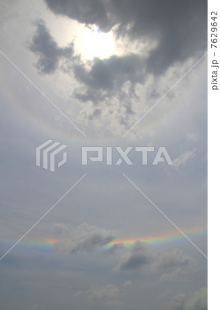 日暈(ひがさ)二重の虹【縦】 7629642