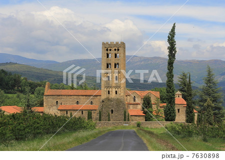 サン・ミッシェル・ド・キュクサ　ピレネー・オリエンタル　フランス 7630898