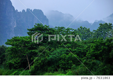 バンビエンの岩峰 7631863