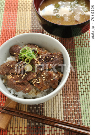 焼き肉丼 焼き肉丼 7633156