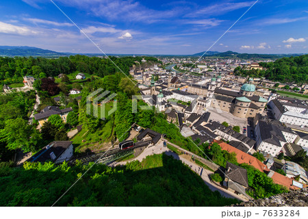 ザルツブルク　ホーエンザルツブルク城塞から望む風景 7633284