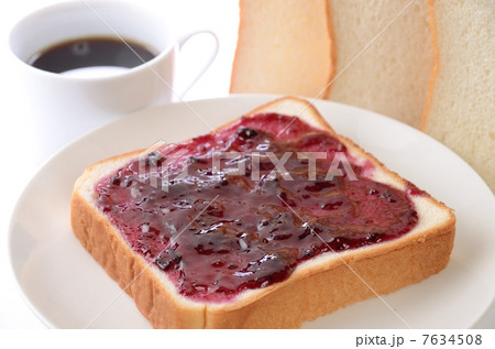 パンとブルーベリージャム 7634508