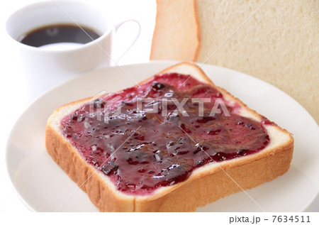 パンとブルーベリージャム 7634511