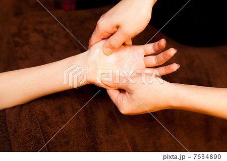 beauty-treatment clinic　撮影協力： 3BエステサロンLuki'A（麻布十番） 7634890