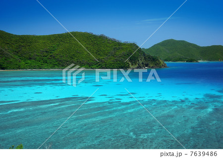 嘉鉄湾の美しい海 (マネン崎側から) 7639486