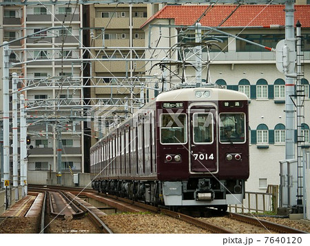 阪急電鉄　今津（北）線　7000系　7014F　宝塚南口　武庫川鉄橋 7640120