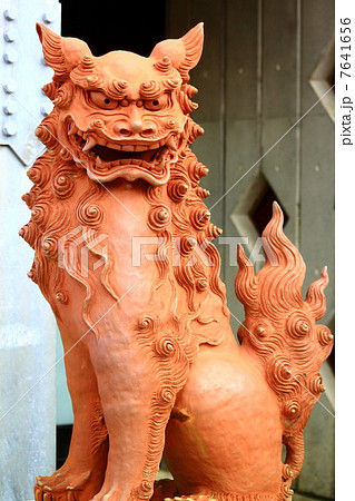 沖縄のシーサー オス の写真素材