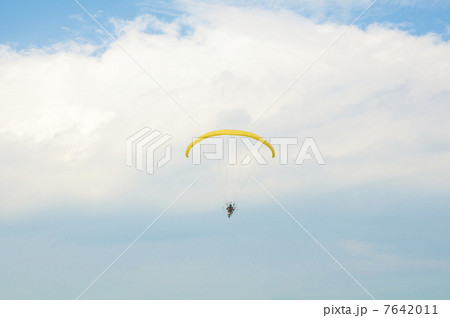 夏空 パラグライダー 夏空 パラグライダー 7642011