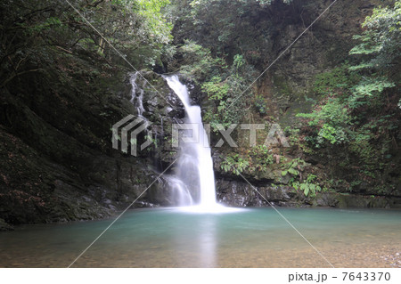 香川県三豊市財田町「鮎返りの滝」 7643370