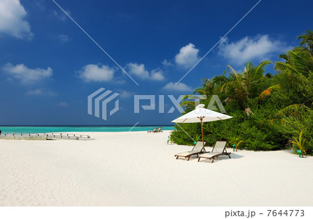 Beautiful beach at Maldives 7644773