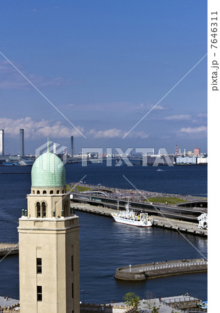 横浜税関クイーンの塔と横浜港 横浜税関クイーンの塔と横浜港 7646311
