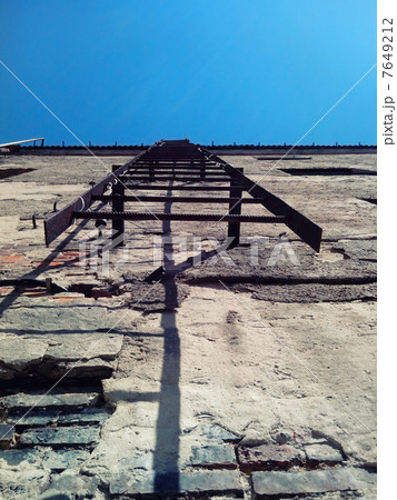 old iron ladder old iron ladder 7649212