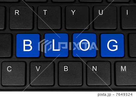 The word blog made of four blue buttons . 7649324