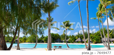 Beautiful beach on Bora Bora 7649477